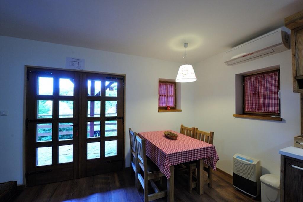 Apartment Drvena Kuca Mreznica Gornji Zvečaj Стая снимка