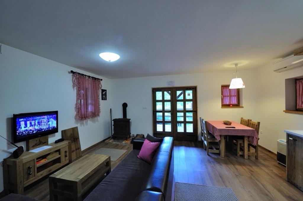 Apartment Drvena Kuca Mreznica Gornji Zvečaj Стая снимка